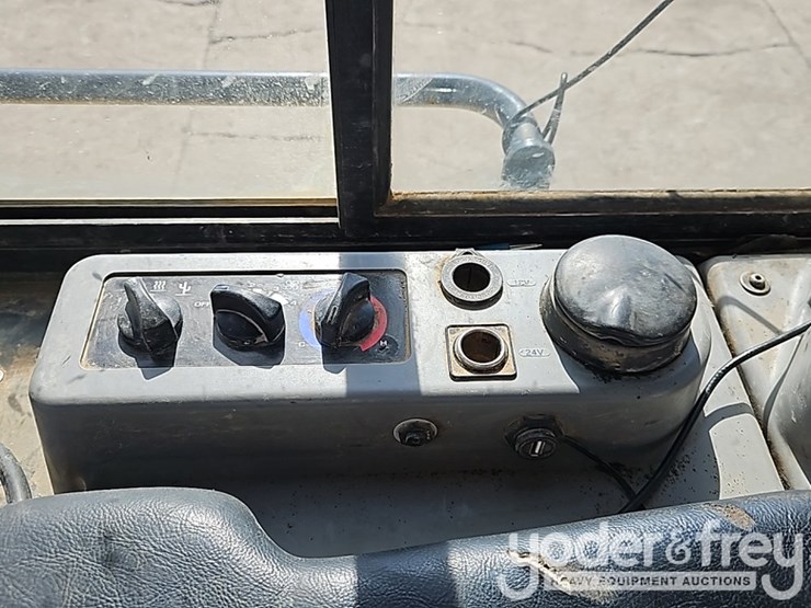 2022-komatsu-d61px-24-image-30