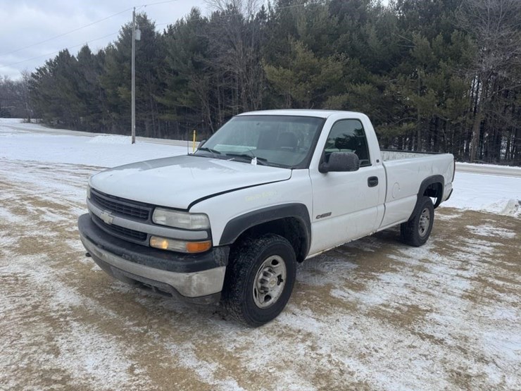 2002-chevrolet-silverado-2500-image-1
