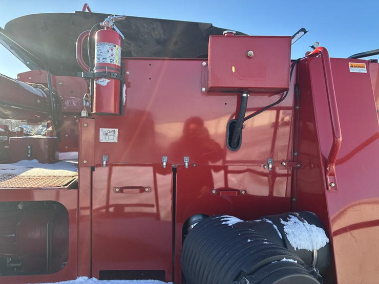 2010-case-ih-6088-image-61