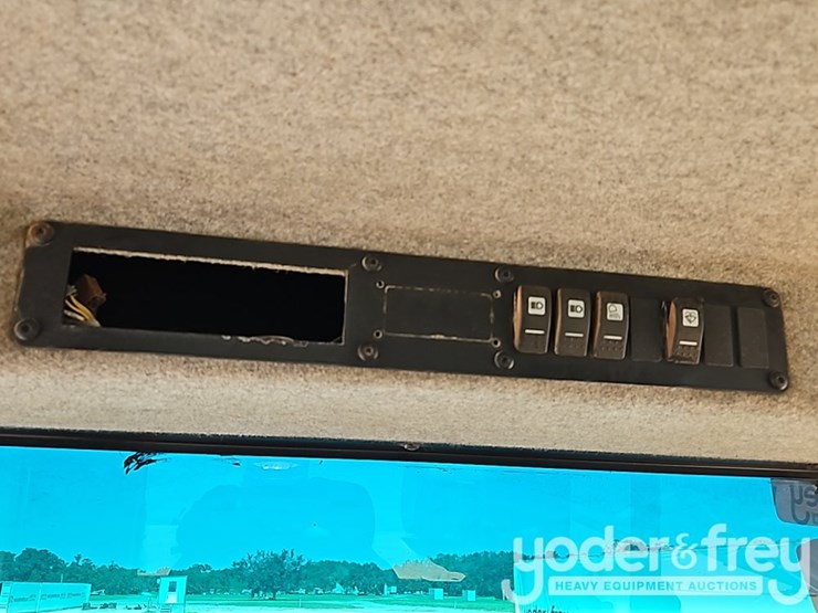 2013-prinoth-panther-t8-image-36