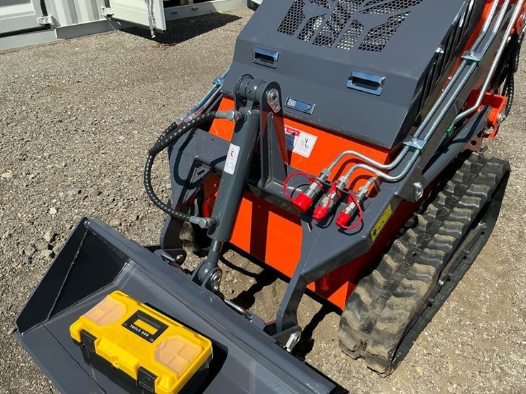 #1000-•-tpm,-t460-mini-skid-steer-loader-image-3