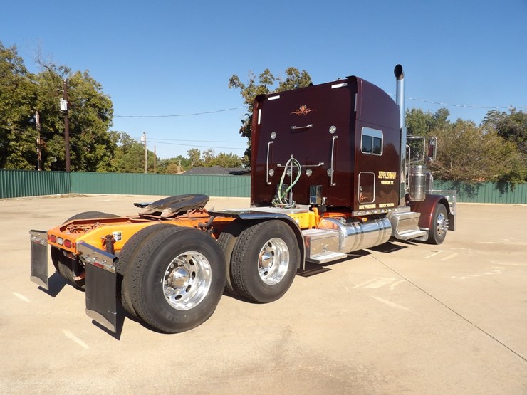 2022-peterbilt-389-image-3