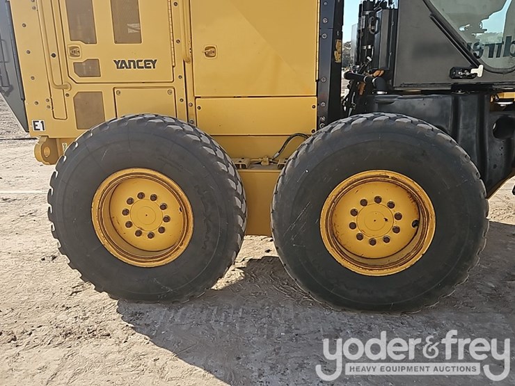 2018-caterpillar-12m3-image-8