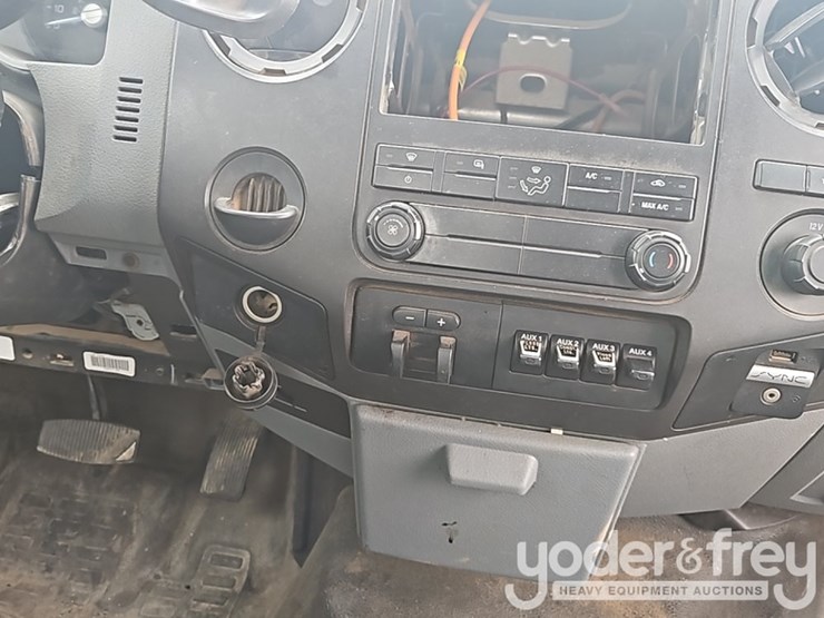 2016-ford-f550-image-35