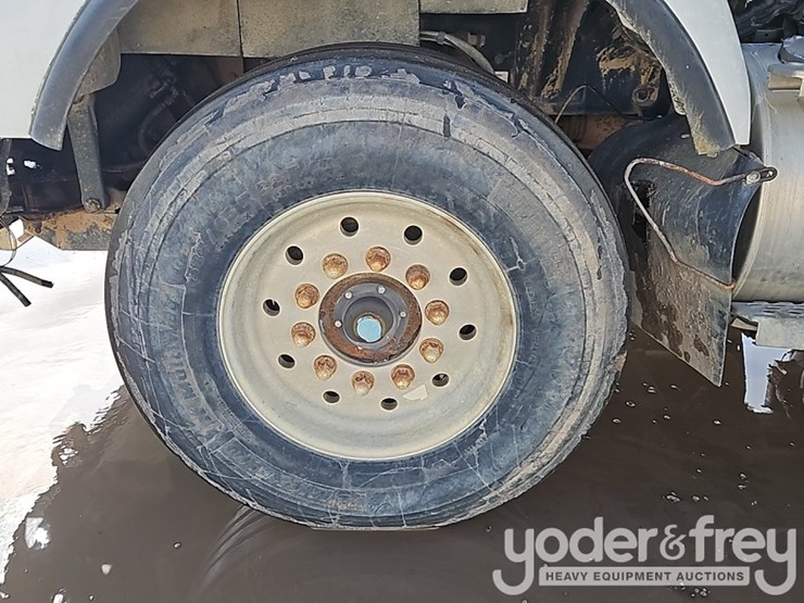 2011-kenworth-t470-image-13