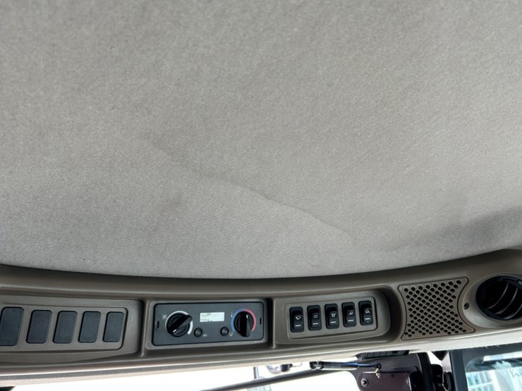 2007-case-ih-7010-image-49