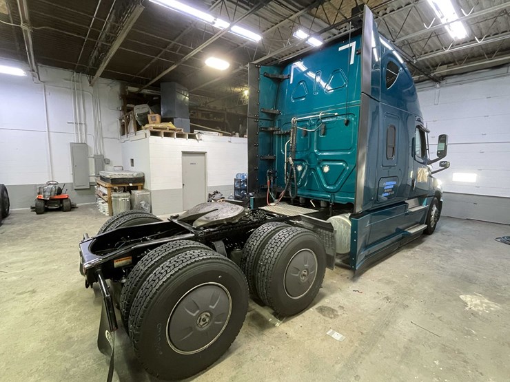 #6223-•-2022-freightliner-cascadia-semi-truck-(title-in-delay)-image-5