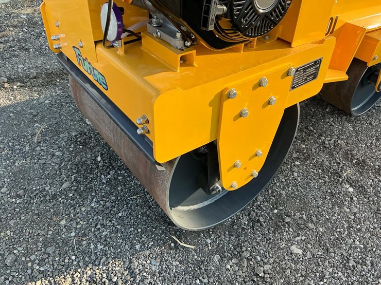 #1252-•-unused-future-ft850-ride-on-road-roller-image-13