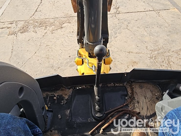 2017-deere-310sl-image-44