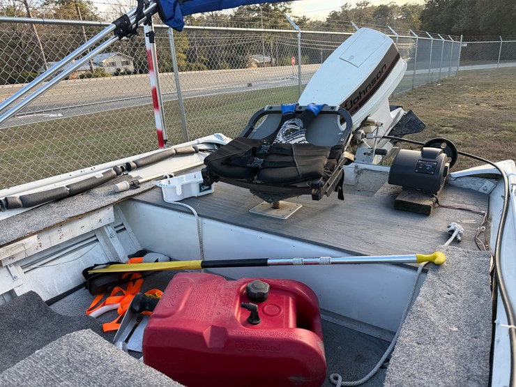 #27-•-#5193-•-12’-welded-aluminum-boat-with-johnson-50vro-motor-and-minn-kota-trolling-motor-on-trailer-image-7