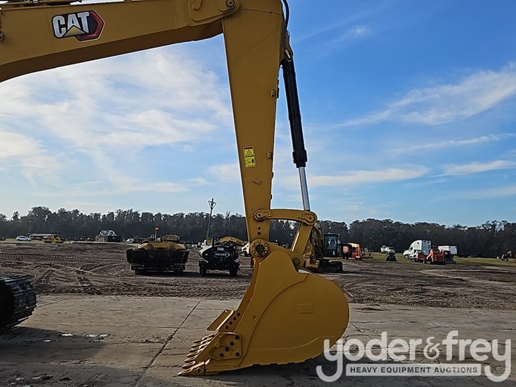 2019-caterpillar-352fl-image-19
