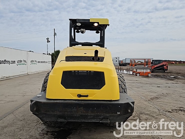 2017-bomag-bw211d-5-image-17