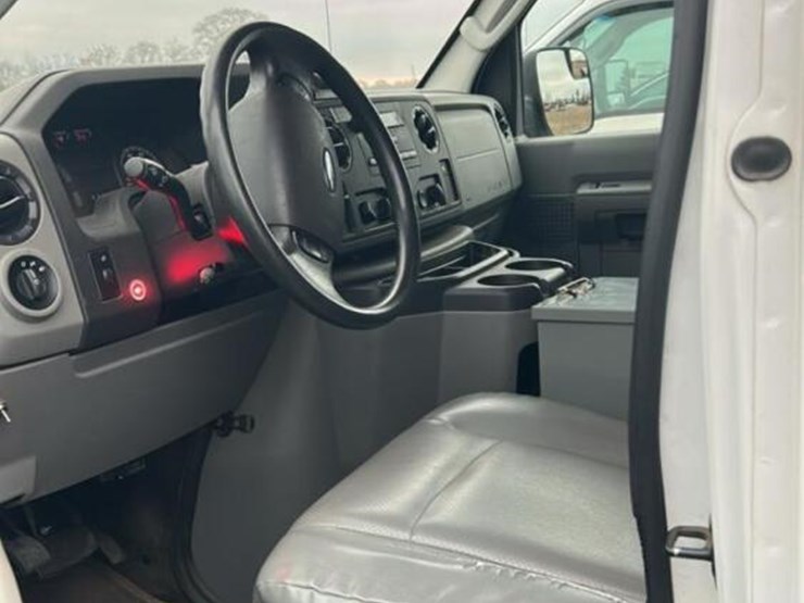 2014-ford-e350-image-8