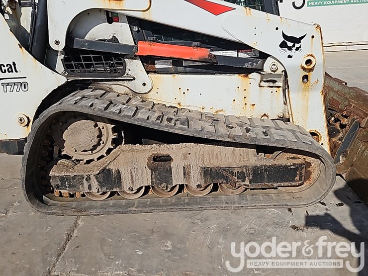 2017-bobcat-t770-image-8