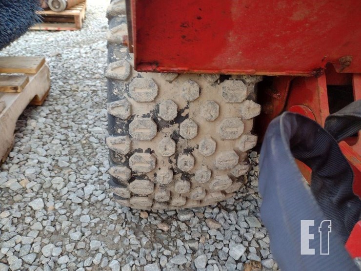 ventrac-3400l-lawn-mower-w/blade-&-broom-image-21