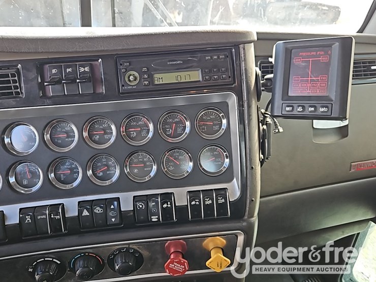 2009-kenworth-t800-image-38