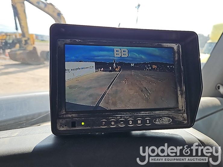 2016-freightliner-114sd-image-37