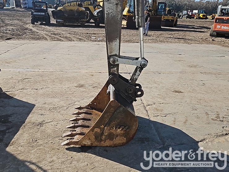 2012-takeuchi-tb250-image-17