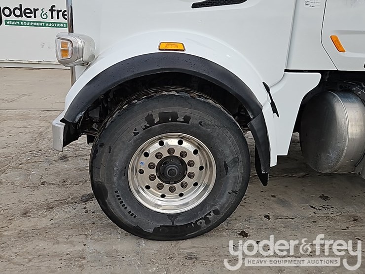 2021-peterbilt-567-image-13