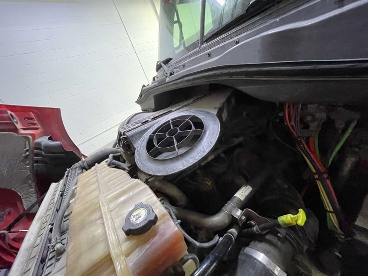 #6227-•-2018-freightliner-cascadia-day-cab-semi-truck-(title-in-delay)-image-97