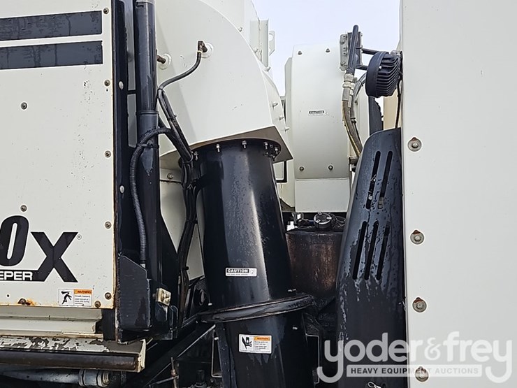 2022-freightliner-m2-106-image-18