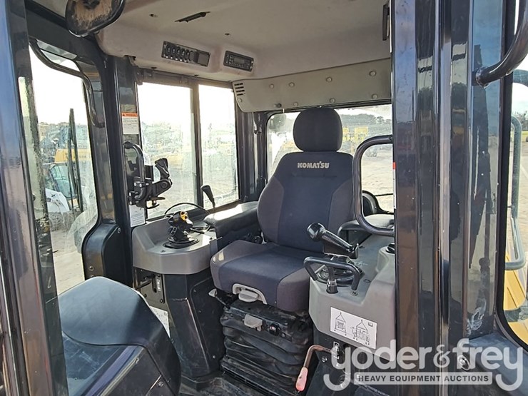 2023-komatsu-d61px-24-image-41