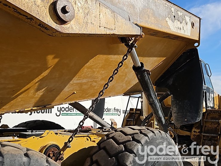 2016-caterpillar-725c2-image-22