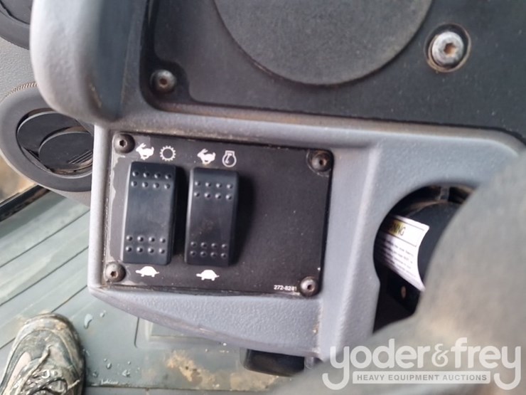 2011-caterpillar-cp64-image-19