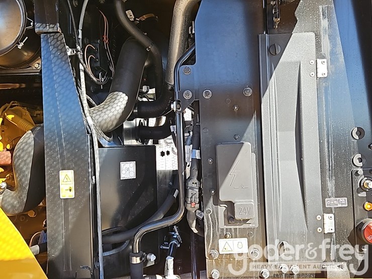 2026-caterpillar-926-image-22