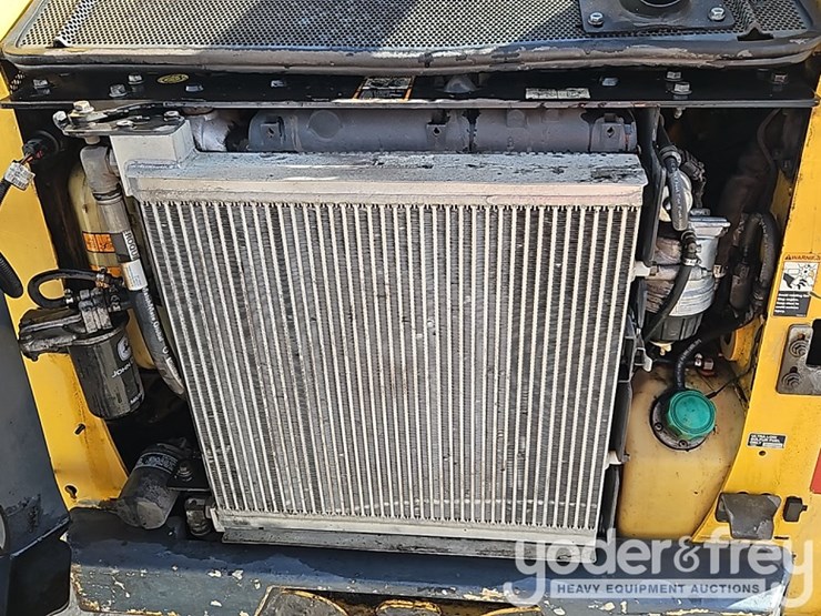 2016-deere-317g-image-23