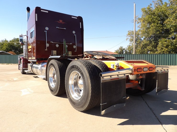 2022-peterbilt-389-image-17