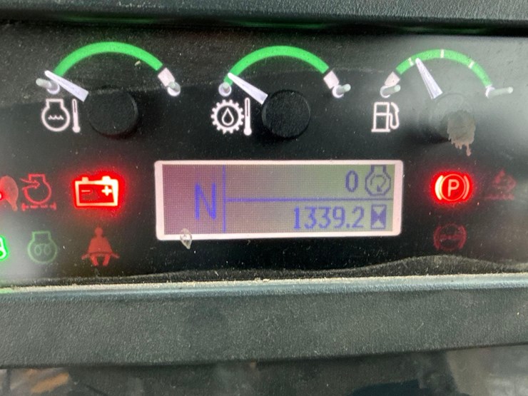 john-deere-310-image-15