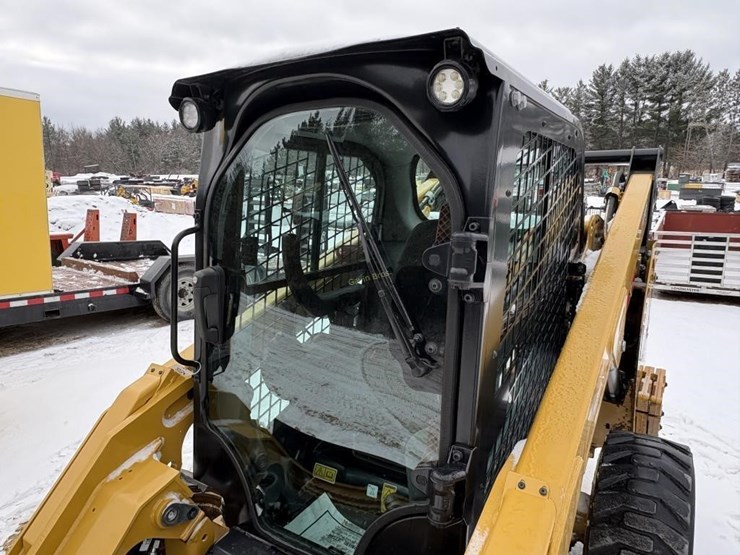 2023-caterpillar-262d3-image-7