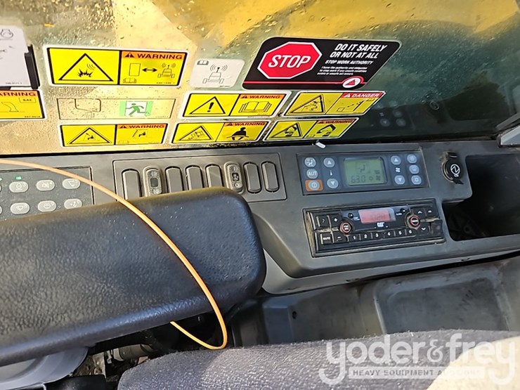 2019-caterpillar-352fl-image-48