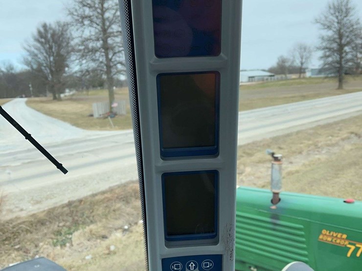 2012-new-holland-275-image-26