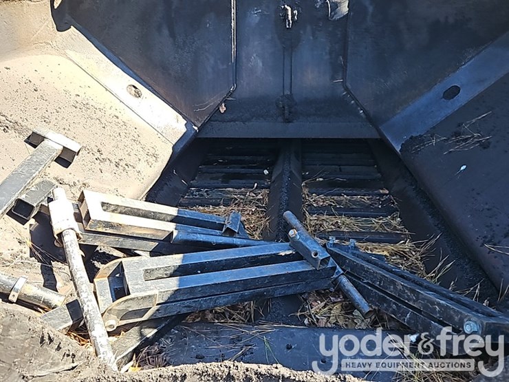 2012-caterpillar-ap-1055e-image-13