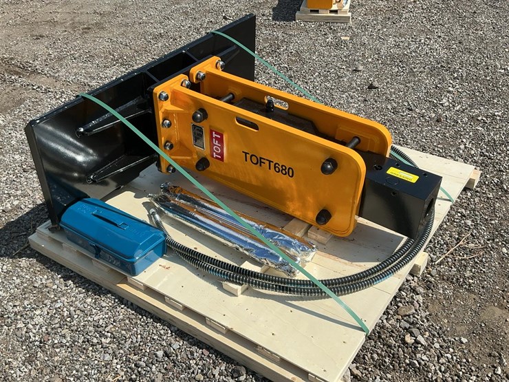 2025-new-holland-l213-image-1