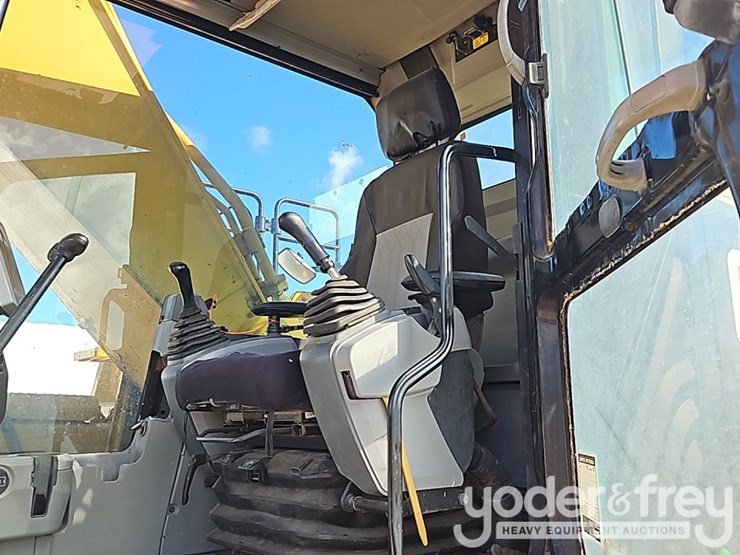 2017-caterpillar-330fl-image-31