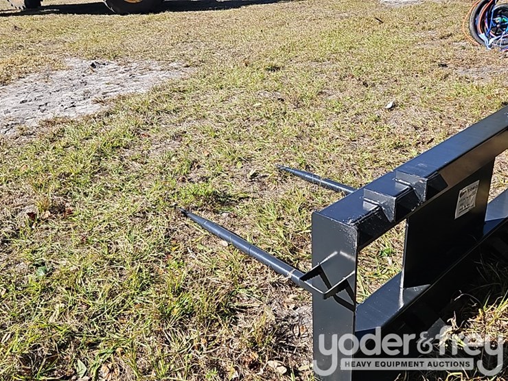 unused-jct-bale-spear-to-suit-skidsteer-image-2