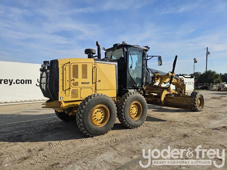 2018-caterpillar-12m3-image-5