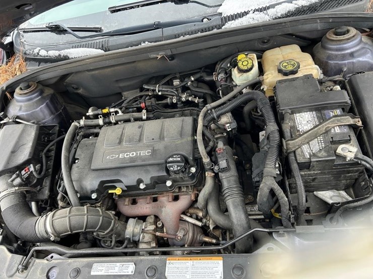 2014-chevy-cruze-car-image-11