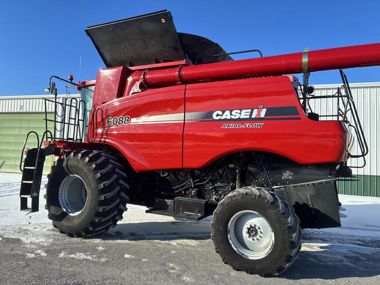 2010-case-ih-6088-image-5