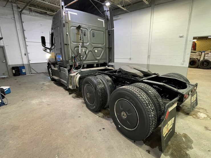 #6225-•-2021-freightliner-cascadia-semi-truck-(title-in-delay)-image-7