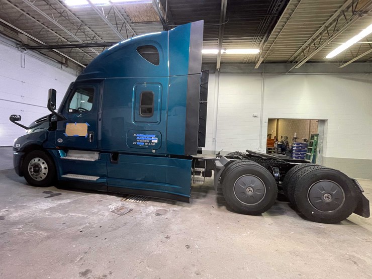 #6223-•-2022-freightliner-cascadia-semi-truck-(title-in-delay)-image-9