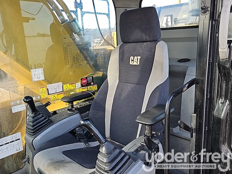 2019-caterpillar-352fl-image-45