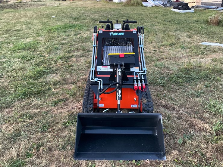 #1021-•-unused-future-ft36c-skid-steer-loader*-image-8