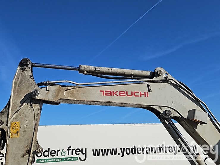 2012-takeuchi-tb250-image-19