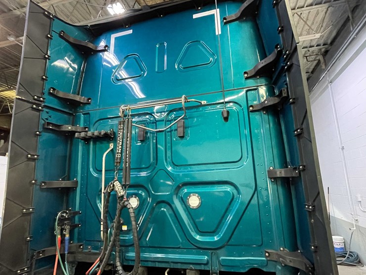 #6223-•-2022-freightliner-cascadia-semi-truck-(title-in-delay)-image-27