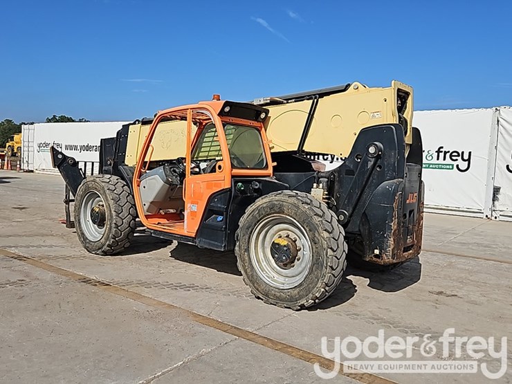 2016-jlg-1055-image-4