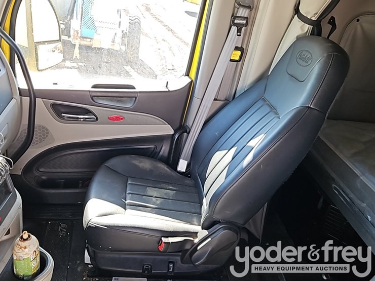 2024-peterbilt-579-image-29